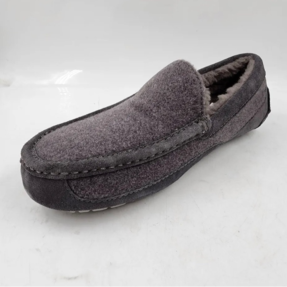 Men's UGG Gray Wool/Suede Ascot UGGpure Lined Slipper - sz Mens 9